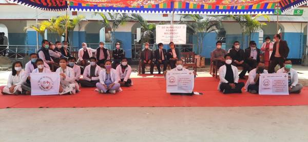 AMOA stages sit-in-protest