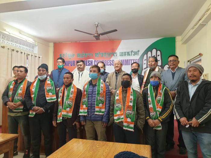 6 BJP workers along with 200 others of Nungba AC joins Congress