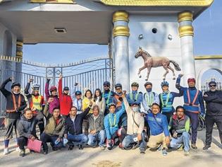 10 cyclists set out to cover 600kms in 40 hours