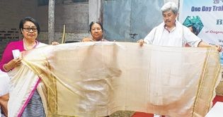 Nishikant gives a boost to weavers