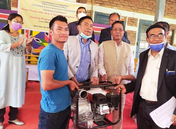 TA&H Minister distributes Water Pumps, Sprinklers