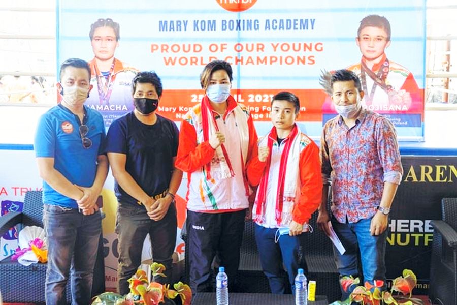 Naorem Babyrojisana Chanu and Thokchom Sanamacha Chanu clinched Gold medals at AIBA Youth World Boxing Championship 2021  at  Imphal Airport :: April 25 2021