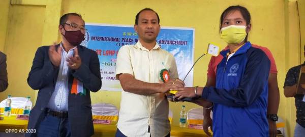 IPSA distributes solar lamps to students