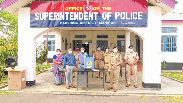 District Police Kakching donate Oxygen Concentrator<