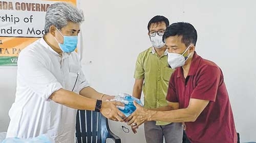 Nishikant distributes masks, sanitisers
