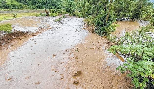 Mudslide buries stretch of Imphal-Tamenglong Road