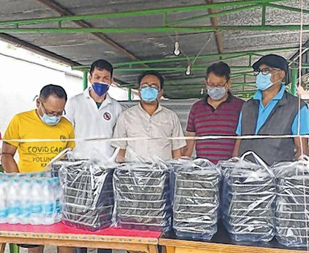 TSE owner hands lunch packs to CHIC inmates