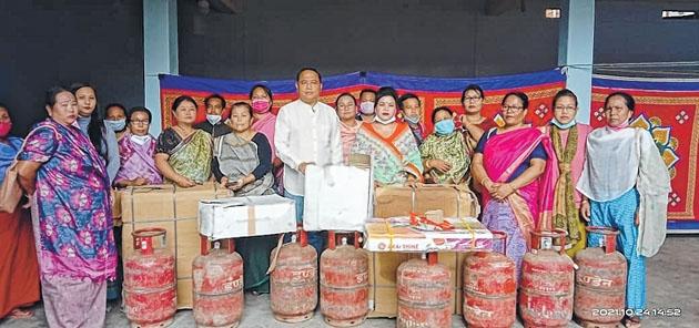 LPG cylinders and stoves distributed