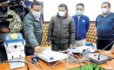 Journalists familiarised with EVM, VVPAT
