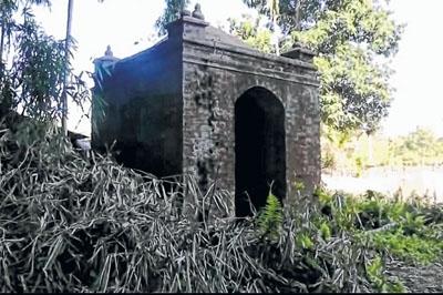 Memorial of Maharaja Churachand's father lying in ruins