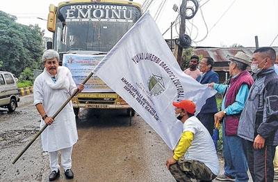 Nishikant flags off theatre troupe to Vadodara