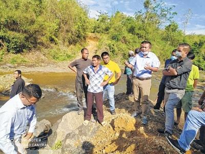 Chinlunthang inspects water sources at Singngat