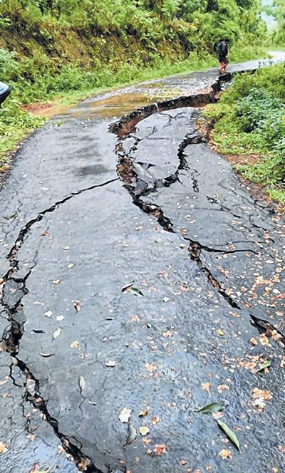 Incessant rain triggers landslides at Twilang area