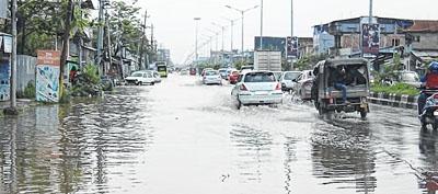Flash flood hits Imphal inconveniencing many