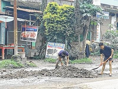 Awang Sekmai Scheduled Caste Development Committee repairs road