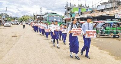 DESAM appeals for recruitment of teachers; students take out rally