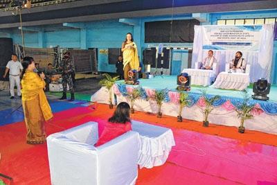 Union Minister of State for Youth Affairs and Sports interacts with beneficiaries of various schemes