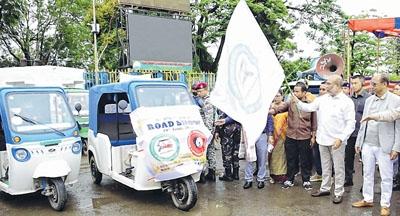 CM flags off e-rickshaw roadshow
