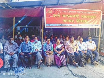 Sit-in protest staged against unavailability of fertilizers