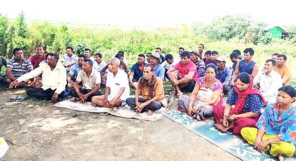 Loktak fishers stage sit-in protest