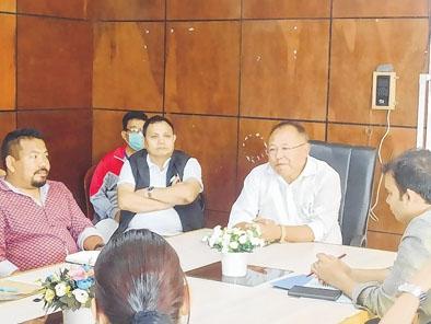 Awangbow Newmai chairs development review meeting of Tamenglong district