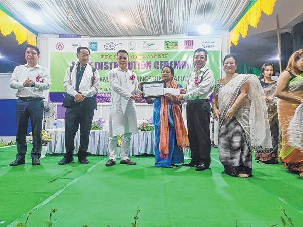 Anganwadi Workers honoured with Indon Maipakpi Memorial Award