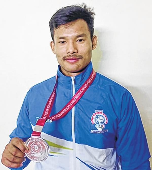 N Tomchou settles for silver medal despite breaking National clean and jerk record