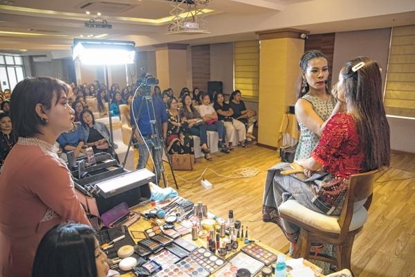 Transgender make-up artists contribute in generating employment