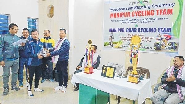 Manipur cycling team lauded on winning medals in National event