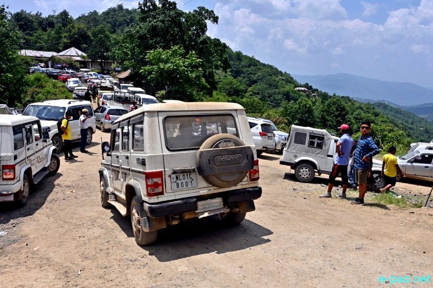Congested road at the Shirui Village during Shirui Lily Festival at Ukhrul :: 28th May 2022