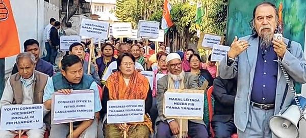 Cong protests 'arson' attempt
