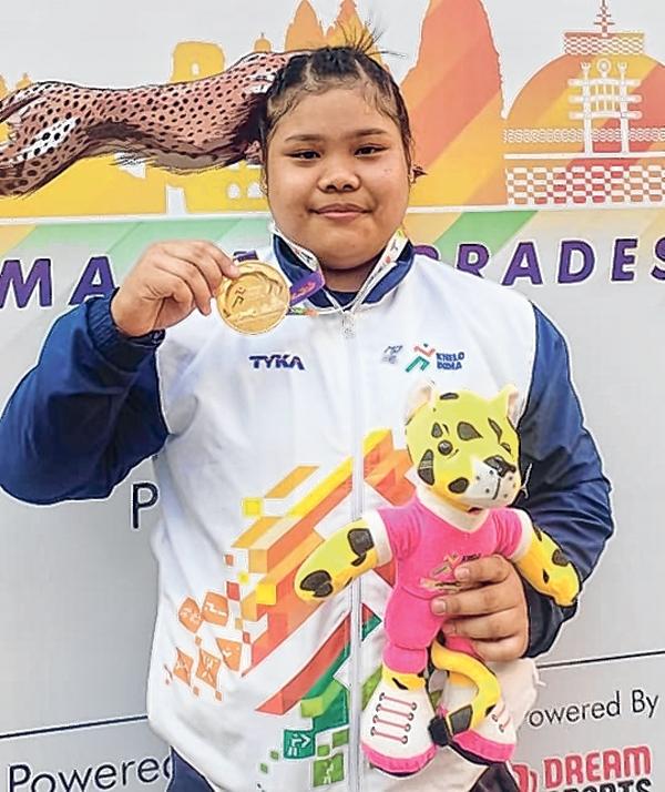 M Martina win a gold medal in women's +81 kg weightlifting competition on February 10 2023 at Khello India Youth Games 2023 