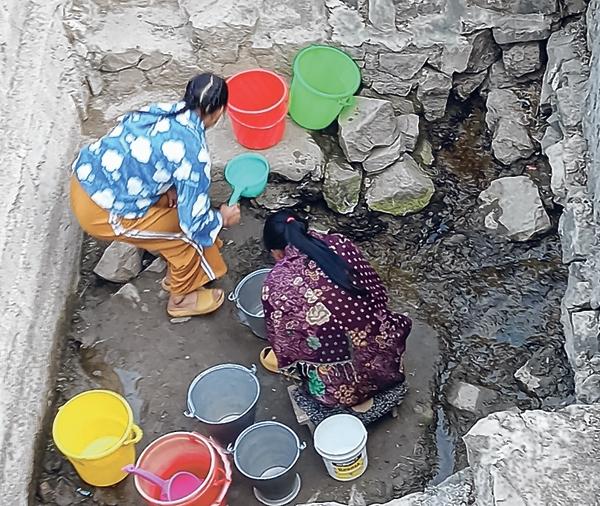 Ukhrul reels under acute water crisis 