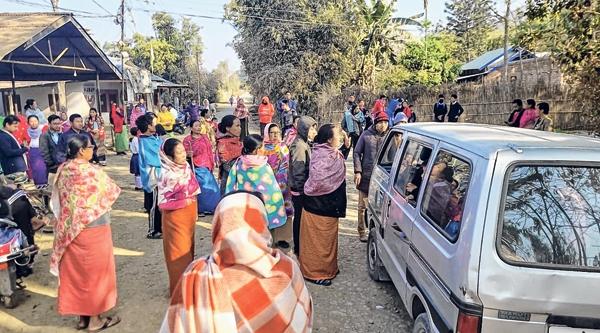 Villagers impose indefinite road block