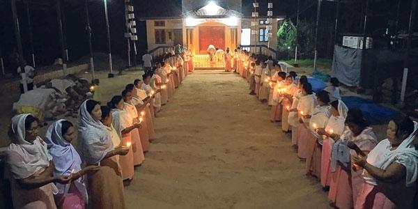 Candlelight vigil offers prayers for lives lost in conflict