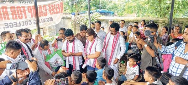 Congress reaches out to children of relief camps in Moirang