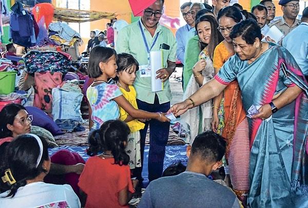 Governor visits relief camp in Imphal East