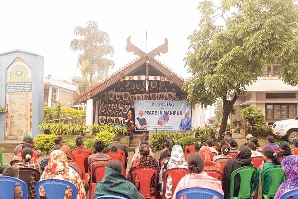 Pudunamei villagers pray for peace in State