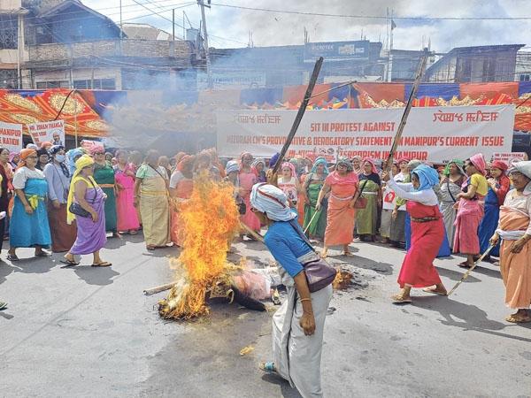Manipur violence: Protesters torch Mizoram CM's effigies, take out rally