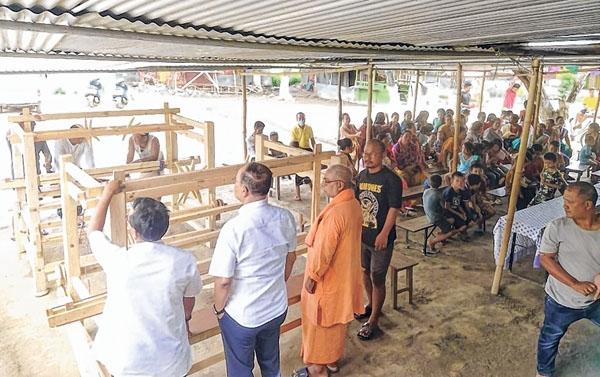 Ramakrishna Mission provides weaving looms to relief camp
