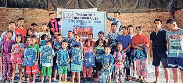 Student body distributes school bags to displaced children as part of goodwill mission