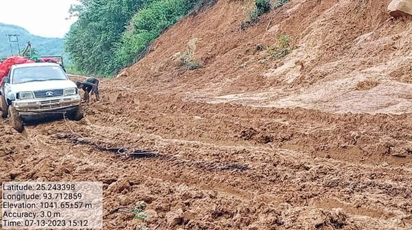 Tamei villages wallow in knee deep slushy road