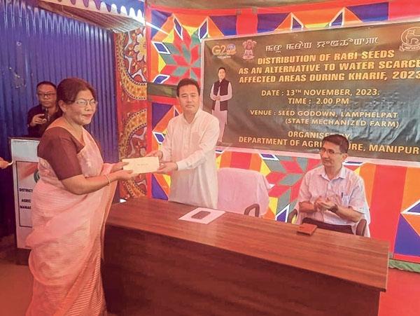Agriculture Minister distributes Rabi seeds