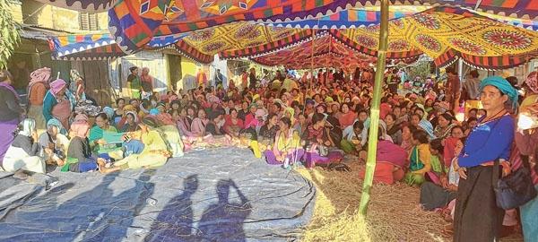Womenfolk of Sagang block road to stop security forces