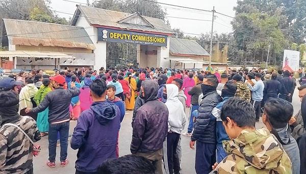 Thoubal SP in-charge transfer row : Residents throng Thoubal DC office, sit-in staged