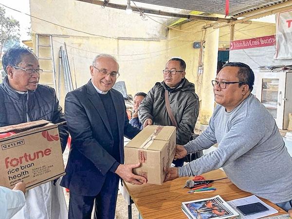Apostolic Nuncio visits relief camp