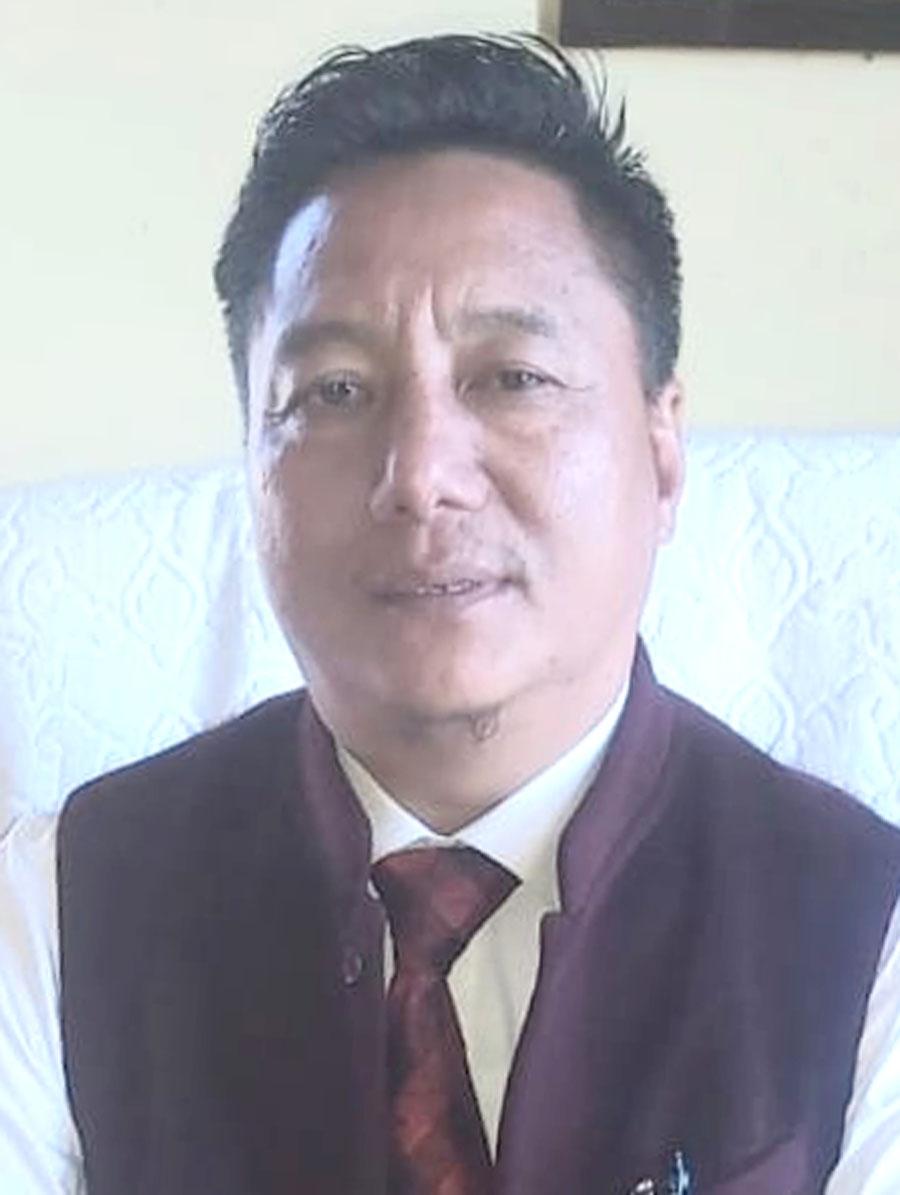 Ukhrul ADC Chairman resolves Ukhrul taxi drivers' issues
