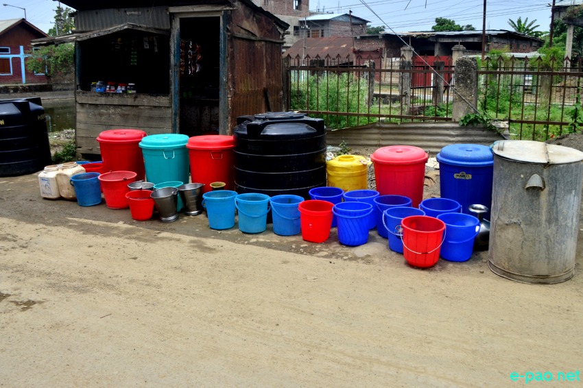 Water scarcity : Water distribution by local MLAs at Lilando Lampak, Chingamakha :: 4 May 2014