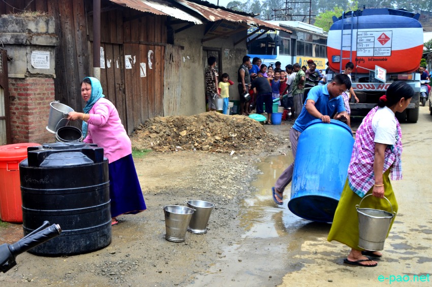 Water scarcity : Water distribution by local MLAs at Lilando Lampak, Chingamakha :: 4 May 2014