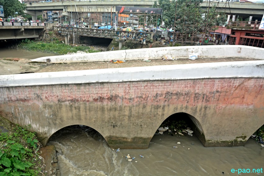 Cracks developed partially at the historic Thong Nambonbi of Khwairamband Bazar :: 16th July 2019